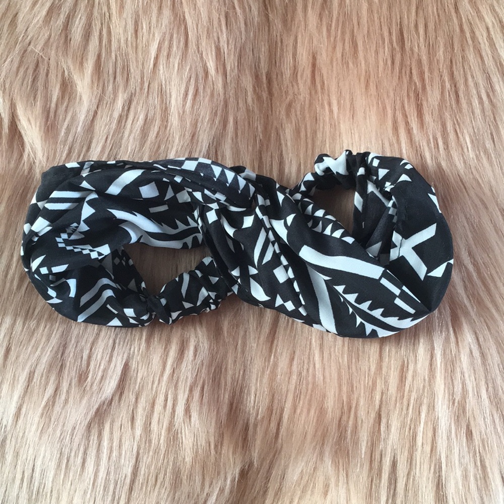 Black and white geometric headband